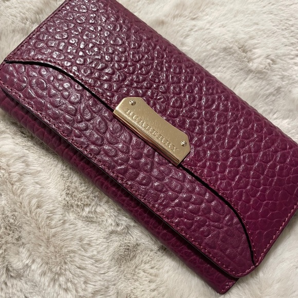 Used Once Burberry Leather Wallet - Picture 9 of 9